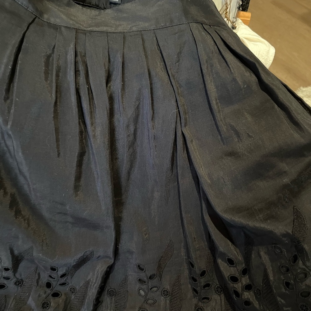 Stunning ~Ann Taylor Black Silk cutout skirt